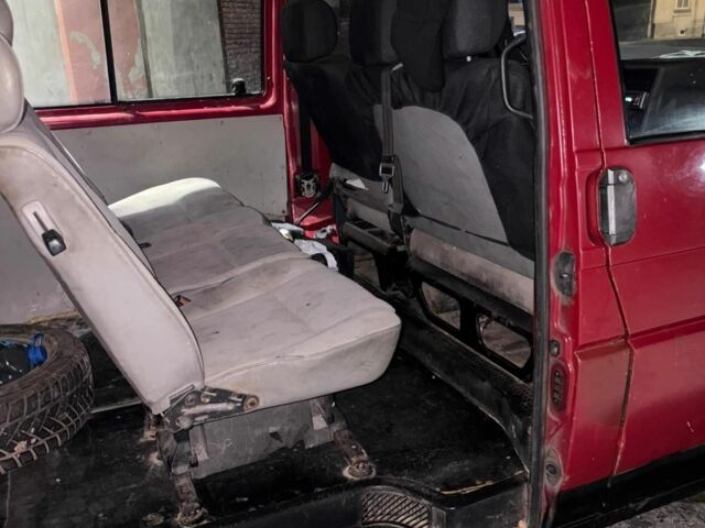 Красный Фольксваген Transporter, объемом двигателя 0 л и пробегом 365 тыс. км за 2600 $, фото 3 на Automoto.ua