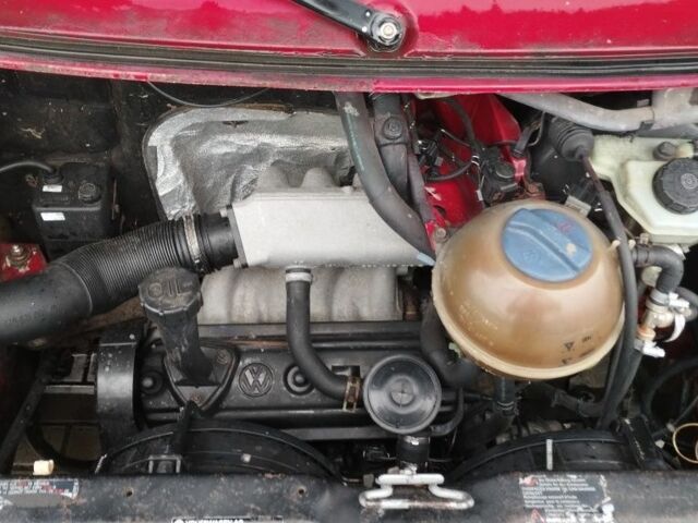 Красный Фольксваген Transporter, объемом двигателя 9 л и пробегом 4 тыс. км за 2100 $, фото 4 на Automoto.ua