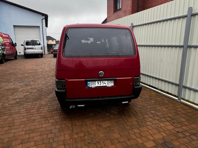 Красный Фольксваген Transporter, объемом двигателя 1.9 л и пробегом 300 тыс. км за 5800 $, фото 1 на Automoto.ua