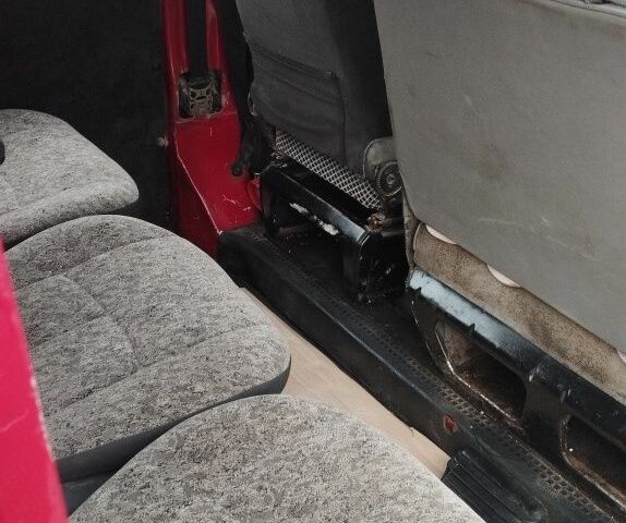 Красный Фольксваген Transporter, объемом двигателя 9 л и пробегом 4 тыс. км за 2100 $, фото 6 на Automoto.ua