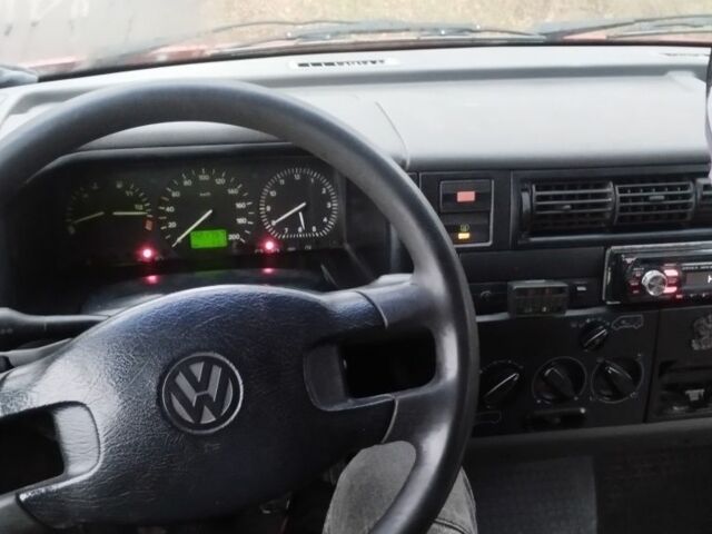 Красный Фольксваген Transporter, объемом двигателя 9 л и пробегом 4 тыс. км за 2100 $, фото 10 на Automoto.ua