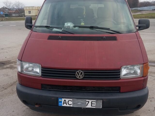 Красный Фольксваген Transporter, объемом двигателя 2 л и пробегом 340 тыс. км за 3000 $, фото 1 на Automoto.ua