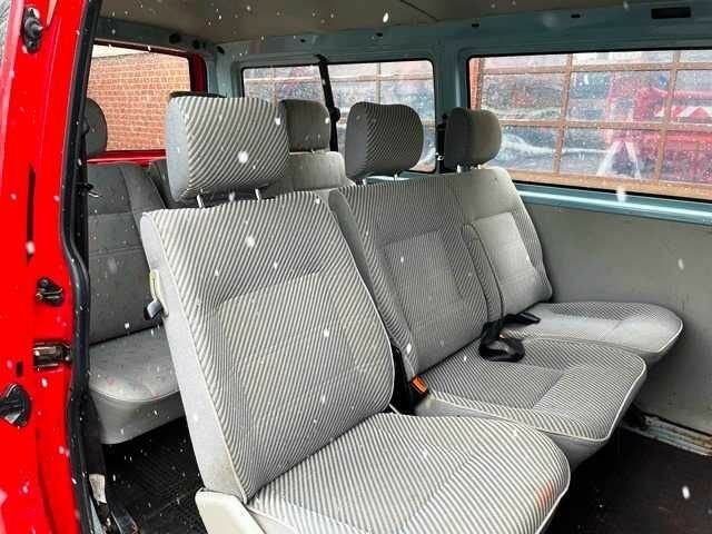 Красный Фольксваген Transporter, объемом двигателя 2.4 л и пробегом 180 тыс. км за 2500 $, фото 5 на Automoto.ua