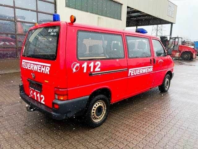 Красный Фольксваген Transporter, объемом двигателя 2.4 л и пробегом 180 тыс. км за 2500 $, фото 2 на Automoto.ua