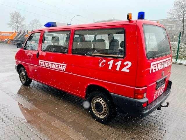 Красный Фольксваген Transporter, объемом двигателя 2.4 л и пробегом 180 тыс. км за 2500 $, фото 3 на Automoto.ua