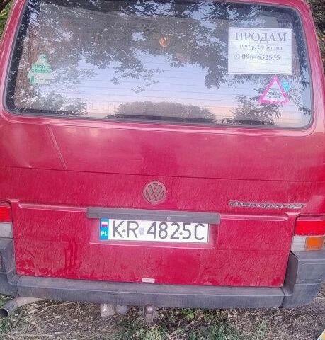 Красный Фольксваген Transporter, объемом двигателя 2 л и пробегом 329 тыс. км за 88000 $, фото 1 на Automoto.ua
