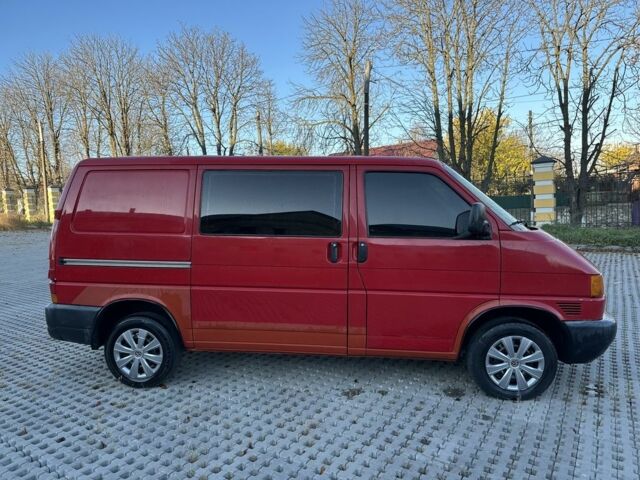 Красный Фольксваген Transporter, объемом двигателя 1.9 л и пробегом 320 тыс. км за 4650 $, фото 5 на Automoto.ua