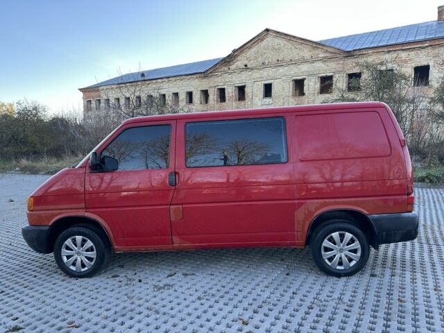 Красный Фольксваген Transporter, объемом двигателя 1.9 л и пробегом 320 тыс. км за 4650 $, фото 2 на Automoto.ua