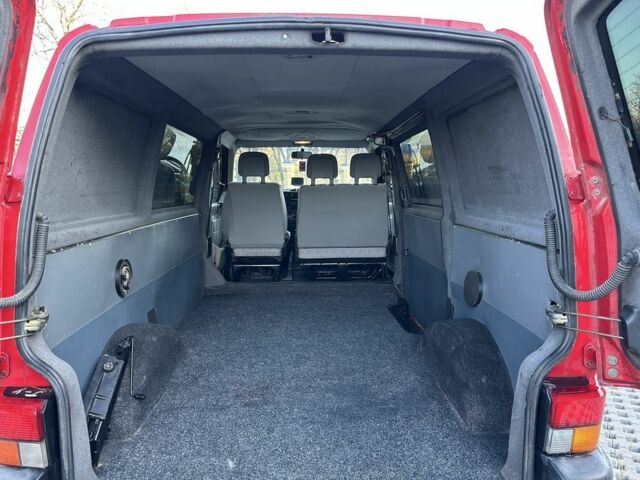 Красный Фольксваген Transporter, объемом двигателя 1.9 л и пробегом 320 тыс. км за 4650 $, фото 12 на Automoto.ua