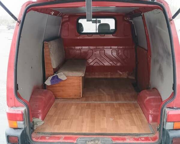 Красный Фольксваген Transporter, объемом двигателя 1.9 л и пробегом 195 тыс. км за 4100 $, фото 7 на Automoto.ua