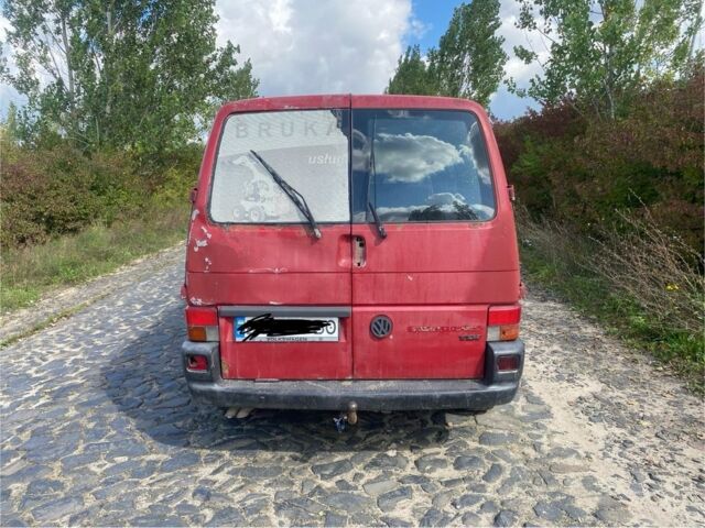 Красный Фольксваген Transporter, объемом двигателя 2.5 л и пробегом 400 тыс. км за 2800 $, фото 3 на Automoto.ua