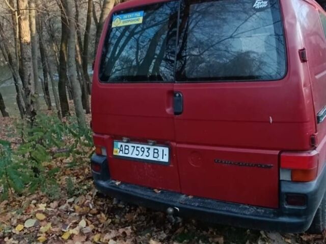 Красный Фольксваген Transporter, объемом двигателя 1.9 л и пробегом 200 тыс. км за 2700 $, фото 1 на Automoto.ua