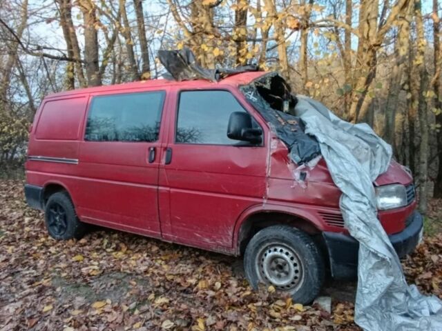 Красный Фольксваген Transporter, объемом двигателя 1.9 л и пробегом 200 тыс. км за 2700 $, фото 2 на Automoto.ua