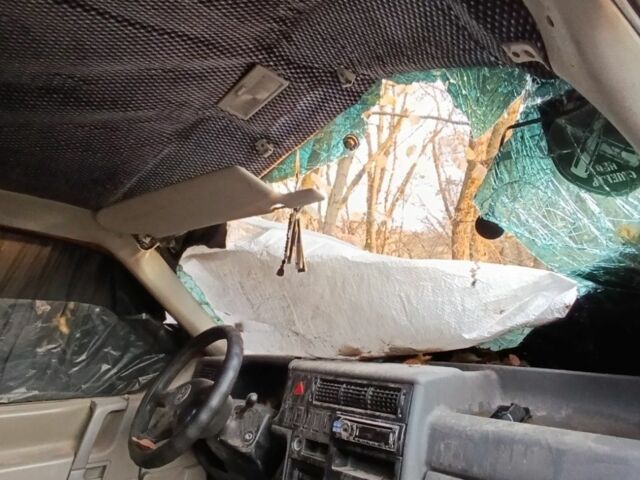 Красный Фольксваген Transporter, объемом двигателя 1.9 л и пробегом 200 тыс. км за 2700 $, фото 3 на Automoto.ua