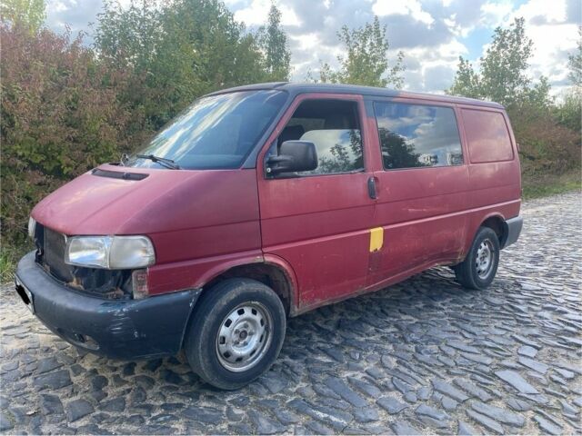 Красный Фольксваген Transporter, объемом двигателя 2.5 л и пробегом 400 тыс. км за 2800 $, фото 1 на Automoto.ua