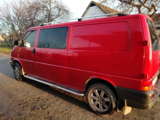 Красный Фольксваген Transporter, объемом двигателя 2.5 л и пробегом 375 тыс. км за 8300 $, фото 1 на Automoto.ua