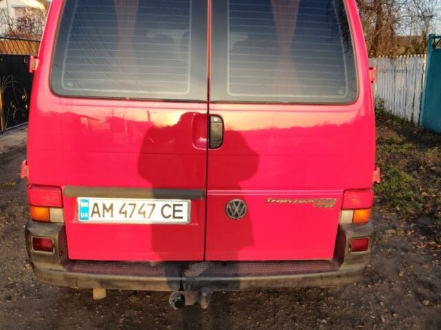 Красный Фольксваген Transporter, объемом двигателя 2.5 л и пробегом 375 тыс. км за 8300 $, фото 6 на Automoto.ua