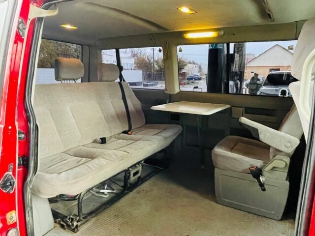 Красный Фольксваген Transporter, объемом двигателя 0 л и пробегом 285 тыс. км за 3599 $, фото 11 на Automoto.ua