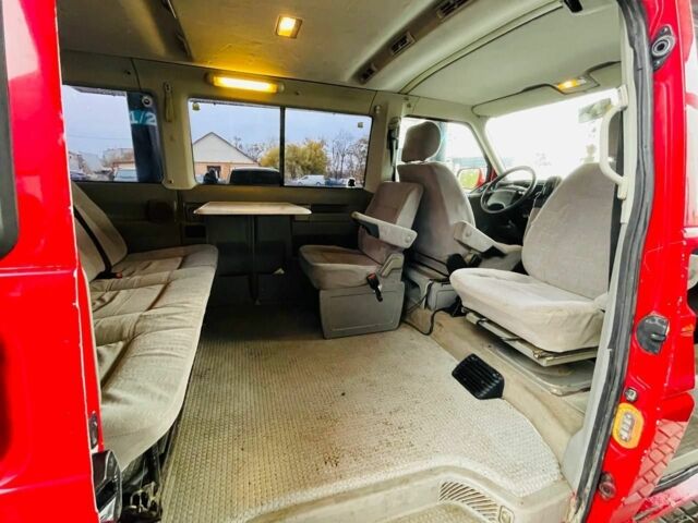 Красный Фольксваген Transporter, объемом двигателя 0 л и пробегом 285 тыс. км за 3599 $, фото 10 на Automoto.ua