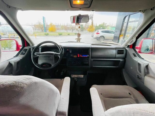 Красный Фольксваген Transporter, объемом двигателя 0 л и пробегом 285 тыс. км за 3599 $, фото 8 на Automoto.ua