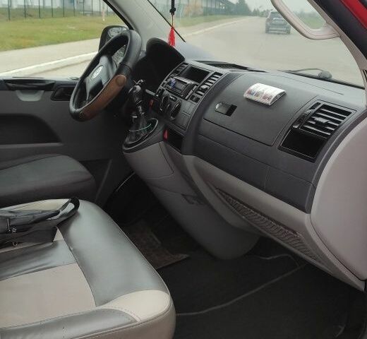 Красный Фольксваген Transporter, объемом двигателя 1.9 л и пробегом 345 тыс. км за 8000 $, фото 12 на Automoto.ua