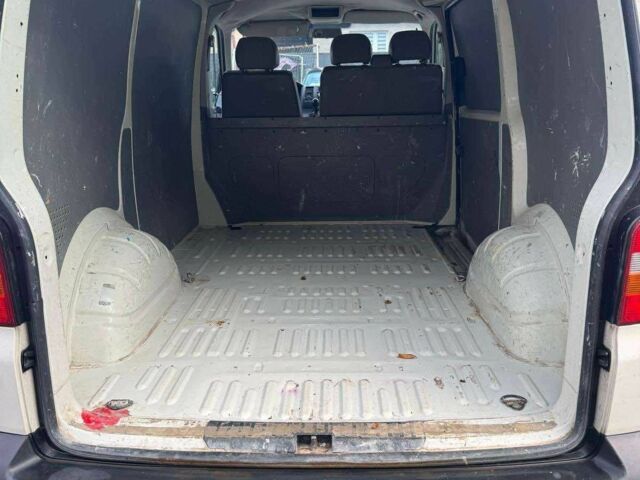 Красный Фольксваген Transporter, объемом двигателя 1.9 л и пробегом 274 тыс. км за 3714 $, фото 5 на Automoto.ua