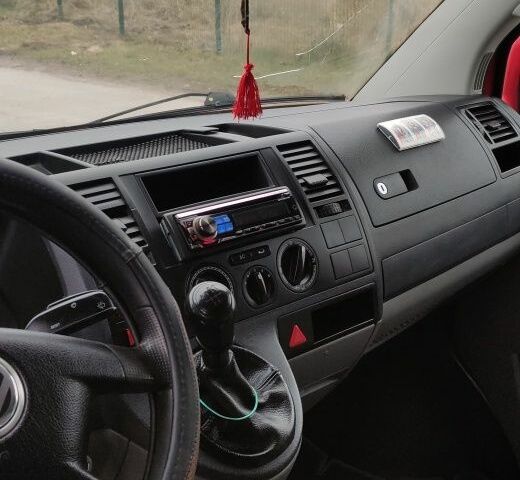 Красный Фольксваген Transporter, объемом двигателя 1.9 л и пробегом 345 тыс. км за 8000 $, фото 9 на Automoto.ua