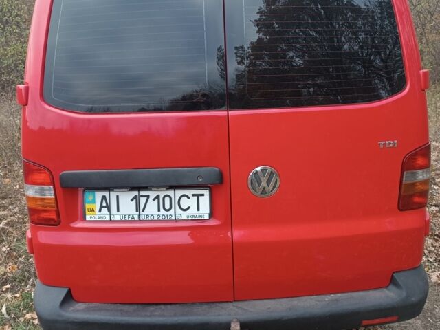 Красный Фольксваген Transporter, объемом двигателя 1.9 л и пробегом 400 тыс. км за 8500 $, фото 2 на Automoto.ua