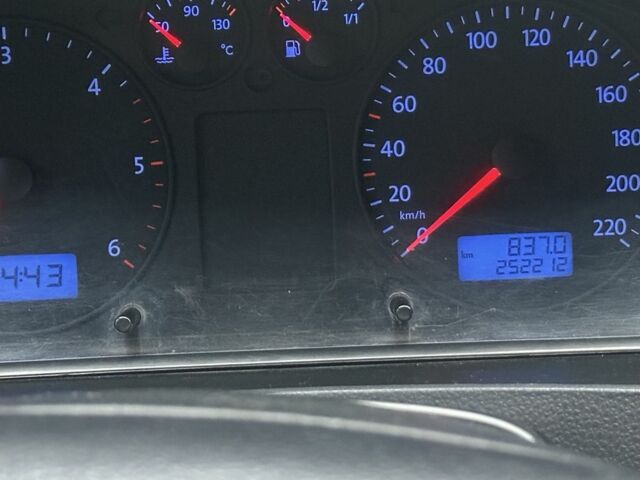 Красный Фольксваген Transporter, объемом двигателя 1.9 л и пробегом 252 тыс. км за 7500 $, фото 7 на Automoto.ua