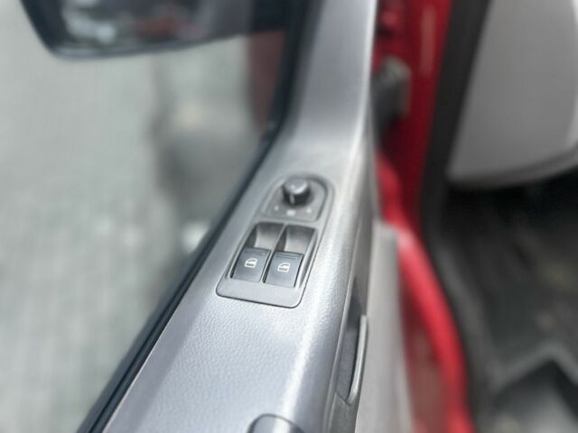 Красный Фольксваген Transporter, объемом двигателя 1.9 л и пробегом 252 тыс. км за 7500 $, фото 5 на Automoto.ua