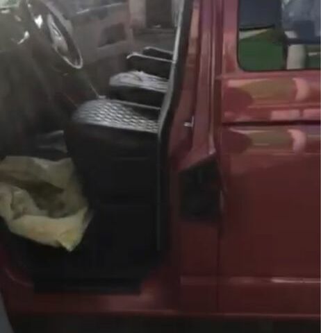 Червоний Фольксваген Transporter, об'ємом двигуна 2.5 л та пробігом 190 тис. км за 10200 $, фото 7 на Automoto.ua