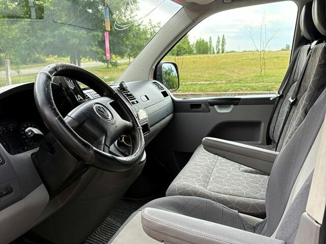 Красный Фольксваген Transporter, объемом двигателя 2.5 л и пробегом 322 тыс. км за 7200 $, фото 11 на Automoto.ua