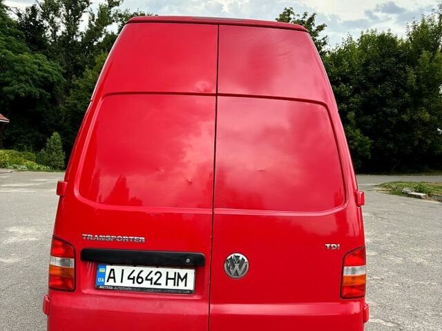 Красный Фольксваген Transporter, объемом двигателя 2.5 л и пробегом 322 тыс. км за 7200 $, фото 7 на Automoto.ua