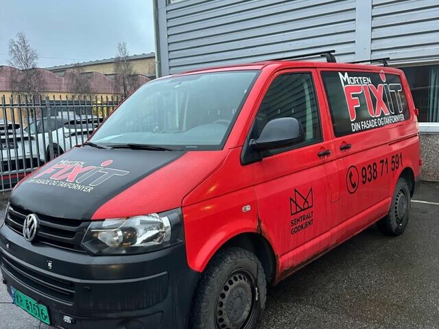 Красный Фольксваген Transporter, объемом двигателя 2 л и пробегом 240 тыс. км за 14586 $, фото 1 на Automoto.ua