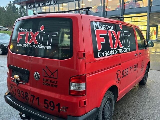 Красный Фольксваген Transporter, объемом двигателя 2 л и пробегом 240 тыс. км за 14586 $, фото 2 на Automoto.ua