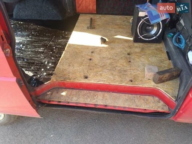 Красный Фольксваген Transporter, объемом двигателя 2 л и пробегом 50 тыс. км за 4500 $, фото 19 на Automoto.ua