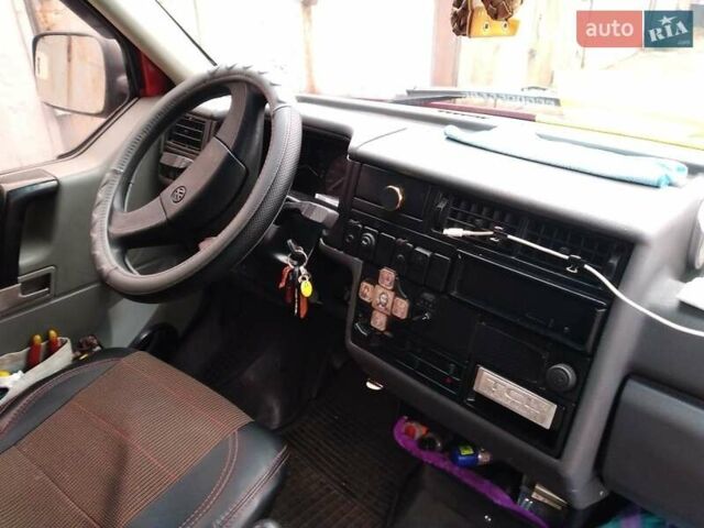 Красный Фольксваген Transporter, объемом двигателя 2 л и пробегом 50 тыс. км за 4500 $, фото 6 на Automoto.ua