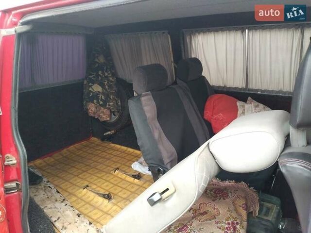 Красный Фольксваген Transporter, объемом двигателя 2 л и пробегом 50 тыс. км за 4500 $, фото 7 на Automoto.ua