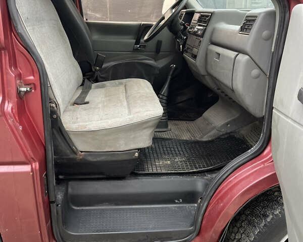 Красный Фольксваген Transporter, объемом двигателя 1.97 л и пробегом 300 тыс. км за 2999 $, фото 26 на Automoto.ua