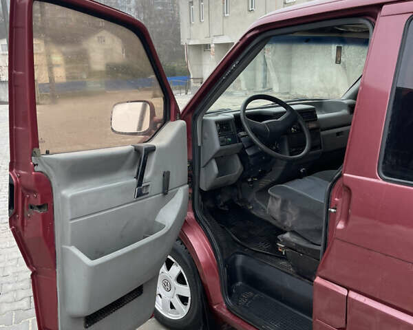 Красный Фольксваген Transporter, объемом двигателя 1.97 л и пробегом 300 тыс. км за 2999 $, фото 19 на Automoto.ua
