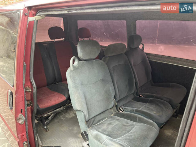 Красный Фольксваген Transporter, объемом двигателя 1.97 л и пробегом 300 тыс. км за 2999 $, фото 20 на Automoto.ua