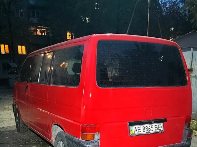 Красный Фольксваген Transporter, объемом двигателя 2.4 л и пробегом 100 тыс. км за 2999 $, фото 1 на Automoto.ua