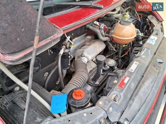 Красный Фольксваген Transporter, объемом двигателя 1.9 л и пробегом 414 тыс. км за 4500 $, фото 2 на Automoto.ua