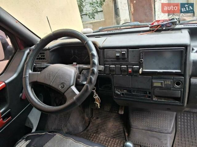 Красный Фольксваген Transporter, объемом двигателя 1.9 л и пробегом 414 тыс. км за 4500 $, фото 7 на Automoto.ua