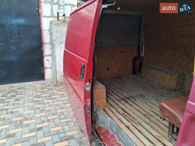 Красный Фольксваген Transporter, объемом двигателя 1.9 л и пробегом 414 тыс. км за 4500 $, фото 10 на Automoto.ua