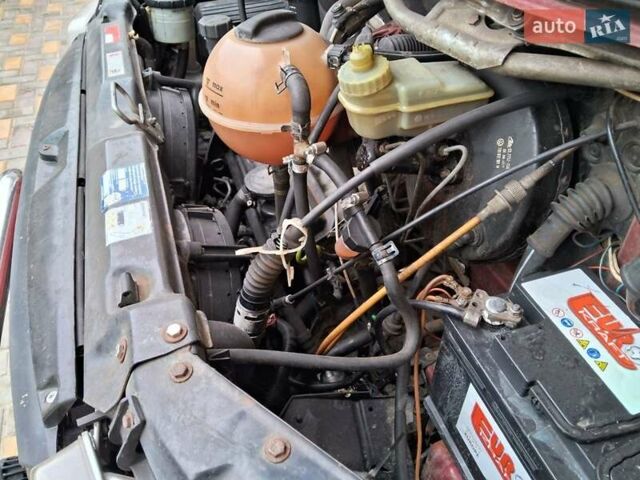 Красный Фольксваген Transporter, объемом двигателя 1.9 л и пробегом 414 тыс. км за 4500 $, фото 5 на Automoto.ua