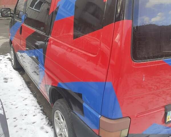 Красный Фольксваген Transporter, объемом двигателя 1.9 л и пробегом 340 тыс. км за 4100 $, фото 5 на Automoto.ua