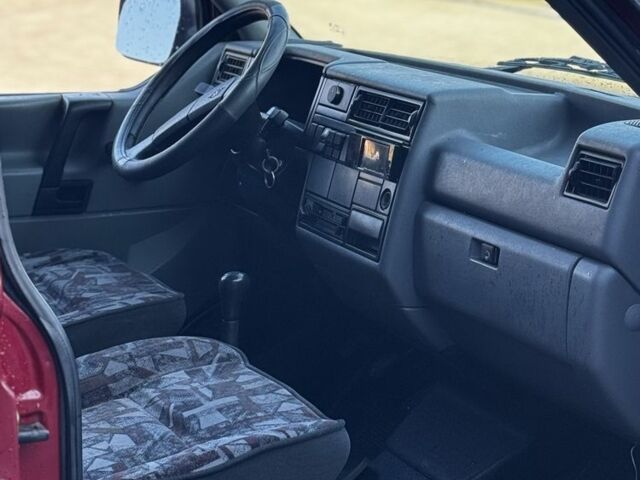 Красный Фольксваген Transporter, объемом двигателя 1.9 л и пробегом 324 тыс. км за 4500 $, фото 11 на Automoto.ua