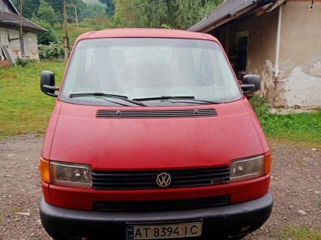 Красный Фольксваген Transporter, объемом двигателя 2.5 л и пробегом 470 тыс. км за 3200 $, фото 2 на Automoto.ua