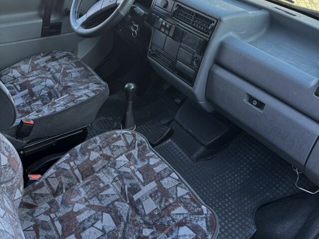 Красный Фольксваген Transporter, объемом двигателя 1.9 л и пробегом 324 тыс. км за 4500 $, фото 8 на Automoto.ua